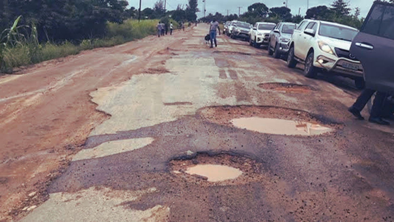 Moçambique Mobiliza 28,5 Milhões de Euros para Reabilitar Estradas Danificadas